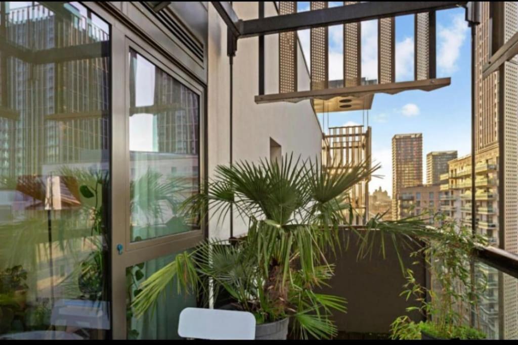 Large One Bedroom With Balcony * Londres